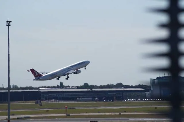Na Air India-ramp: voormalig piloot legt uit waarom er volgens hem tegenwoordig zoveel vliegtuigcrashes zijn