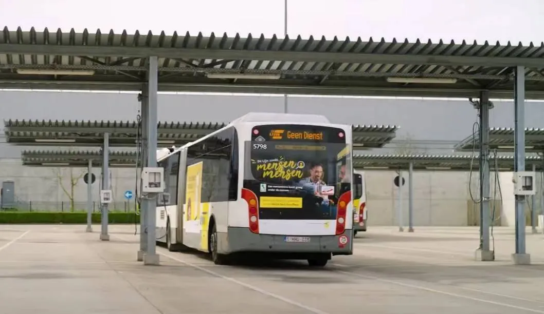 Een nieuw tijdperk bij De Lijn: maar wat met mensen die geen smartphone hebben?