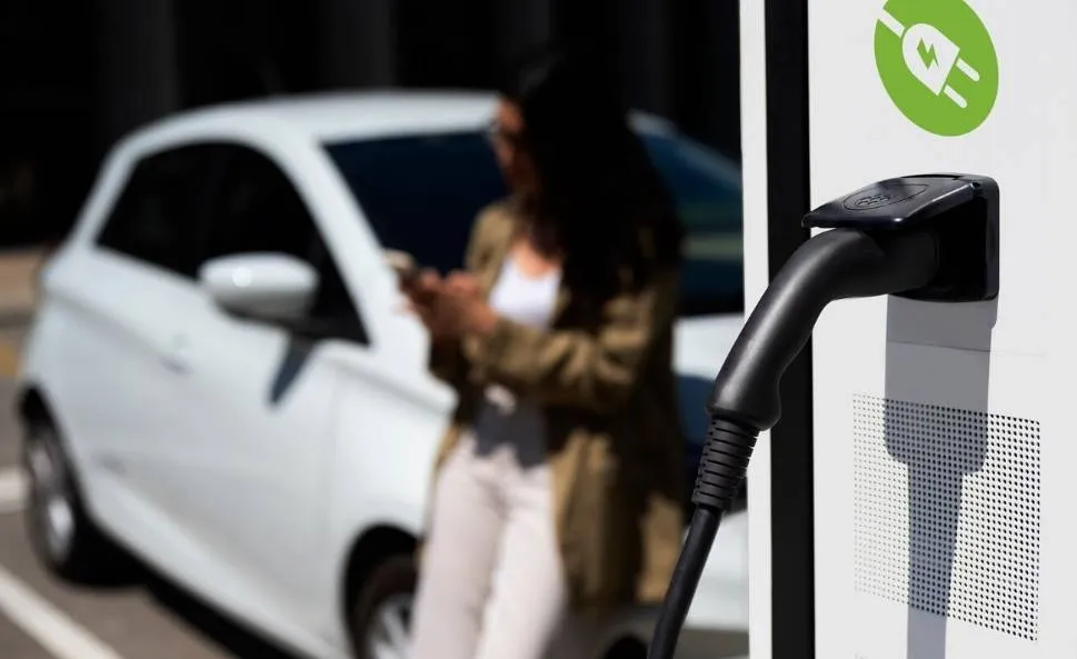 Zo voorkom je een ‘laadkater’ op vakantie met je elektrische auto: "Plannen is het sleutelwoord"