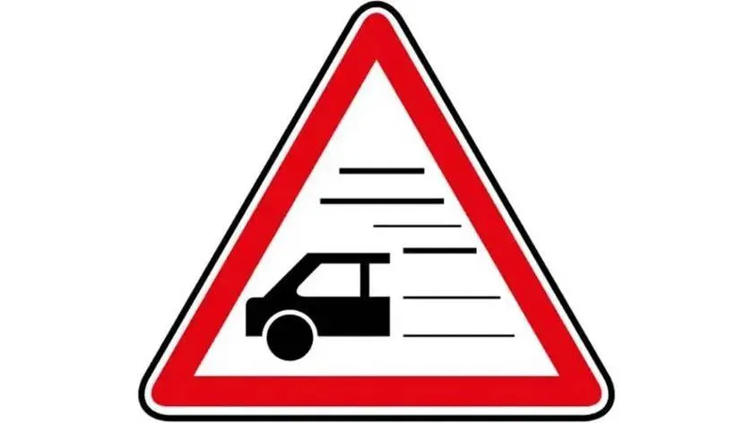 Waarom dit nieuwe verkeersbord voor verwarring kan zorgen op Belgische wegen: "Opvallende vernieuwing"