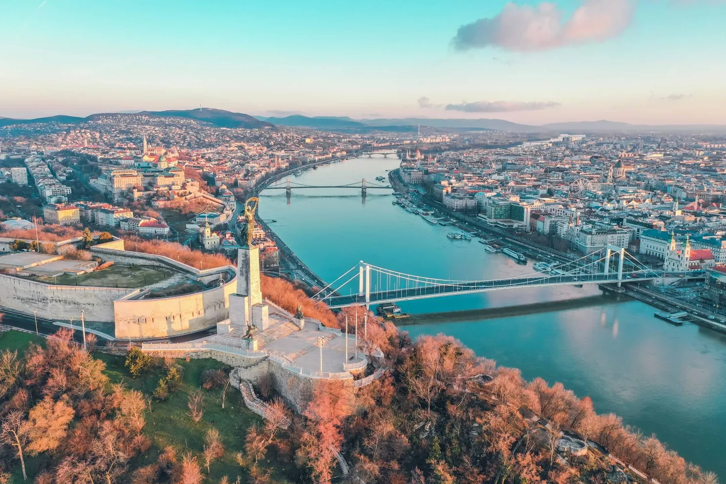 Deze Europese stad heeft alles voor een legendarisch (en betaalbaar) mannenweekend