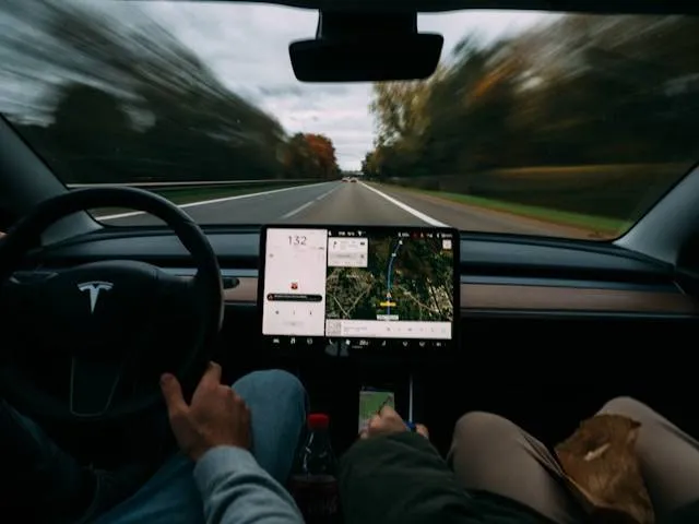 Mensen verbaasd nadat Tesla-eigenaar laat zien hoeveel hij bespaart op benzine dankzij elektrische auto