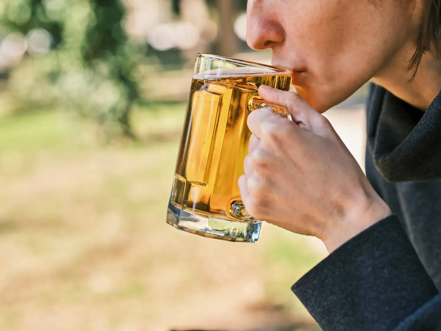 Neuroloog zegt dat er één manier is om te ontdekken of je een aanleg hebt om alcoholist te worden