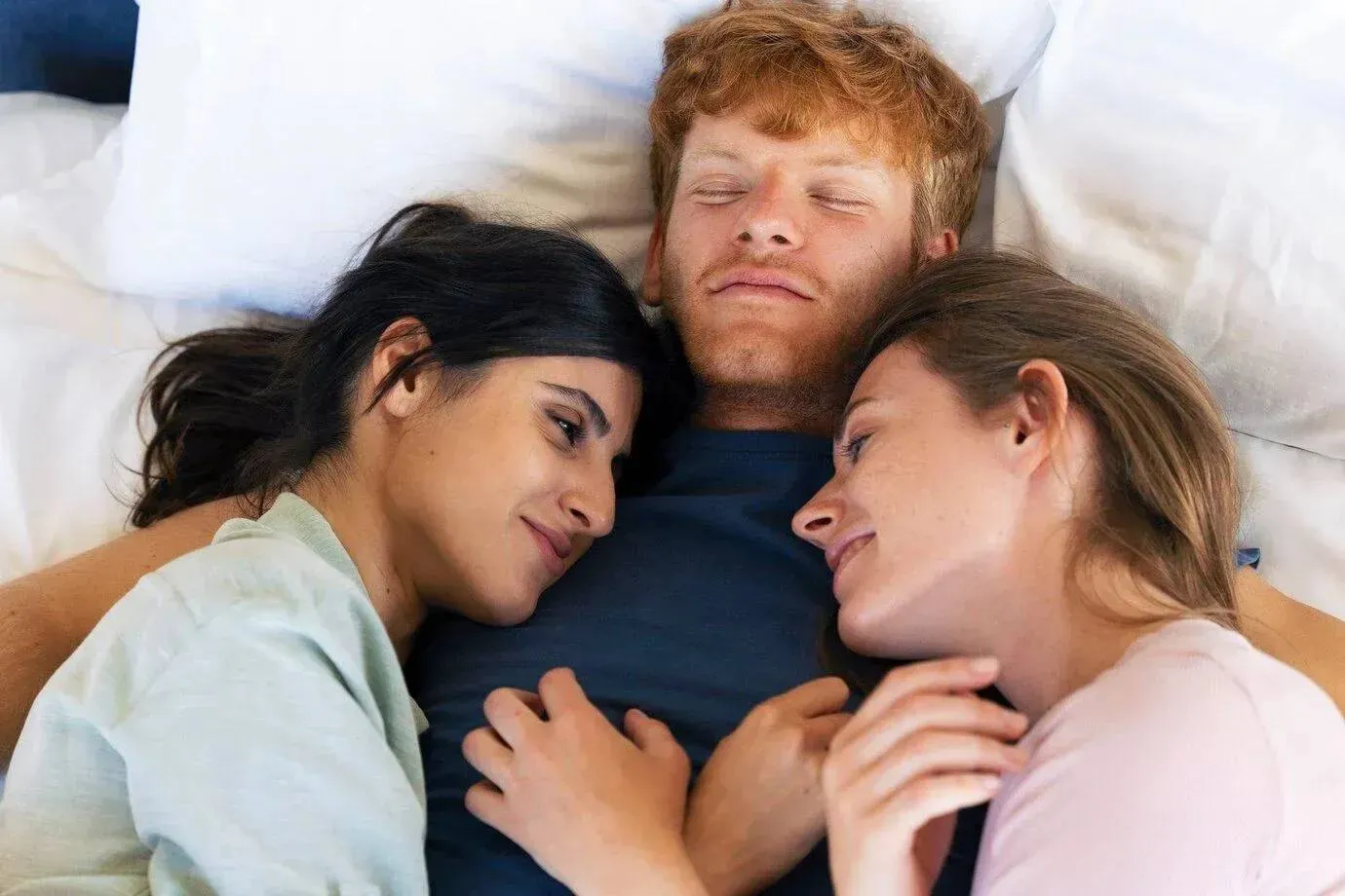Een 'ménage à trois' is tegenwoordig een mega-populaire fantasie: zo begin je eraan en laat je het vlekkeloos verlopen