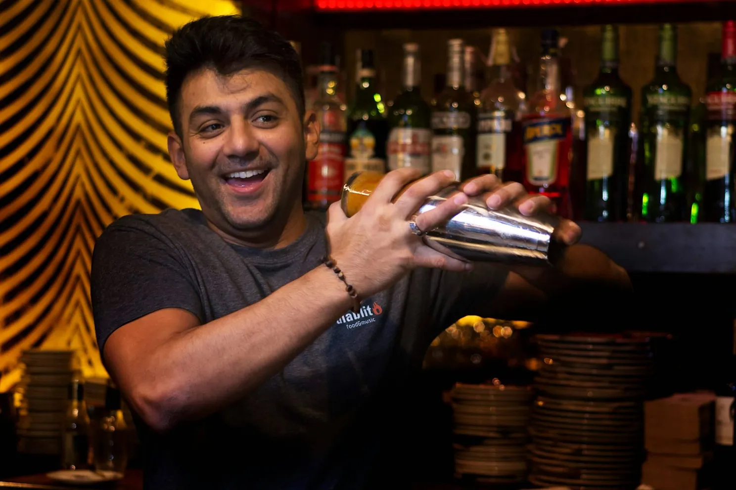 Barmannen onthullen geheime codes waarmee ze knappe dames (en hun lichaamsdelen) aanduiden