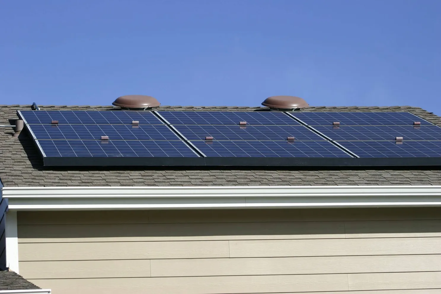 Waarom bijna 11.000 Vlamingen met zonnepanelen een boete krijgen: "Ze doen het vaak ook gewoon bewust"