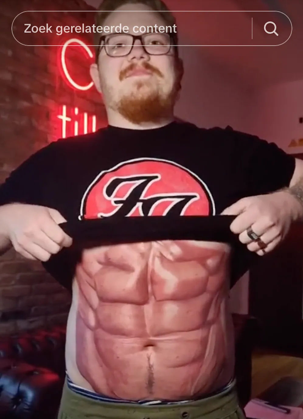 Kerel stopt met sporten, maar heeft toch de perfecte 'summer body', inclusief sixpack