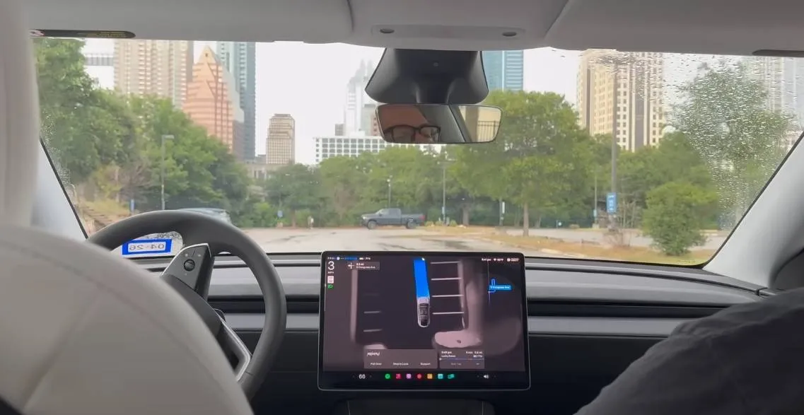 Video van de Robotaxi van Tesla wakkert angst aan dat 'mensen gaan sterven’, nu het aantal incidenten toeneemt