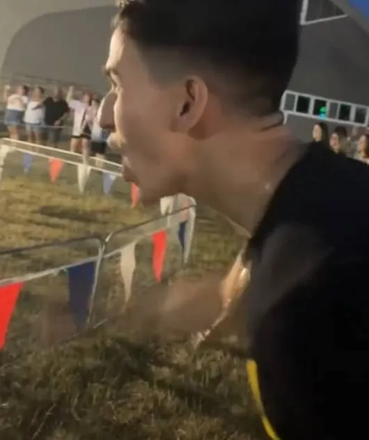 "Een kerel nam me mee naar een varkensrace tijdens onze eerste date. We zijn niet samen..."