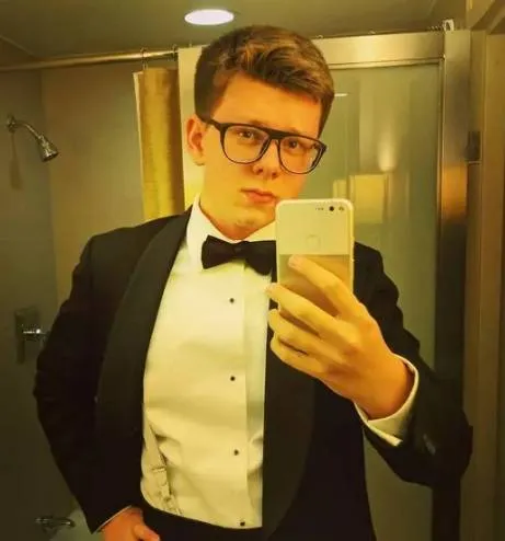 Piepjonge Erik verkocht 10 jaar geleden zijn bedrijfje voor 300 Bitcoin. Dit is wat die nu waard zijn...