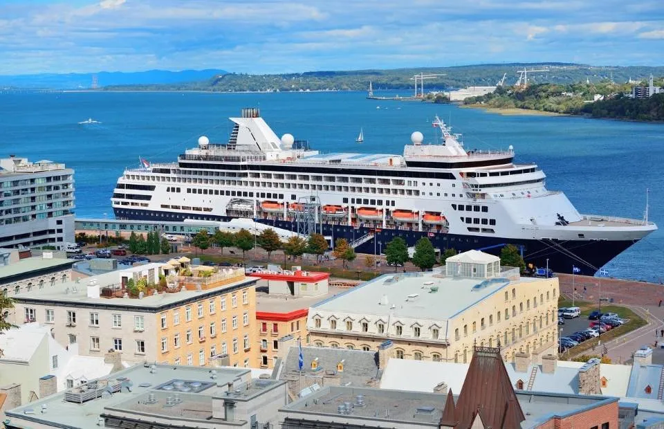 Dit is waarom jouw cruise-vakantie plots 'wilder' kan worden door... een roze opblaasbare flamingo
