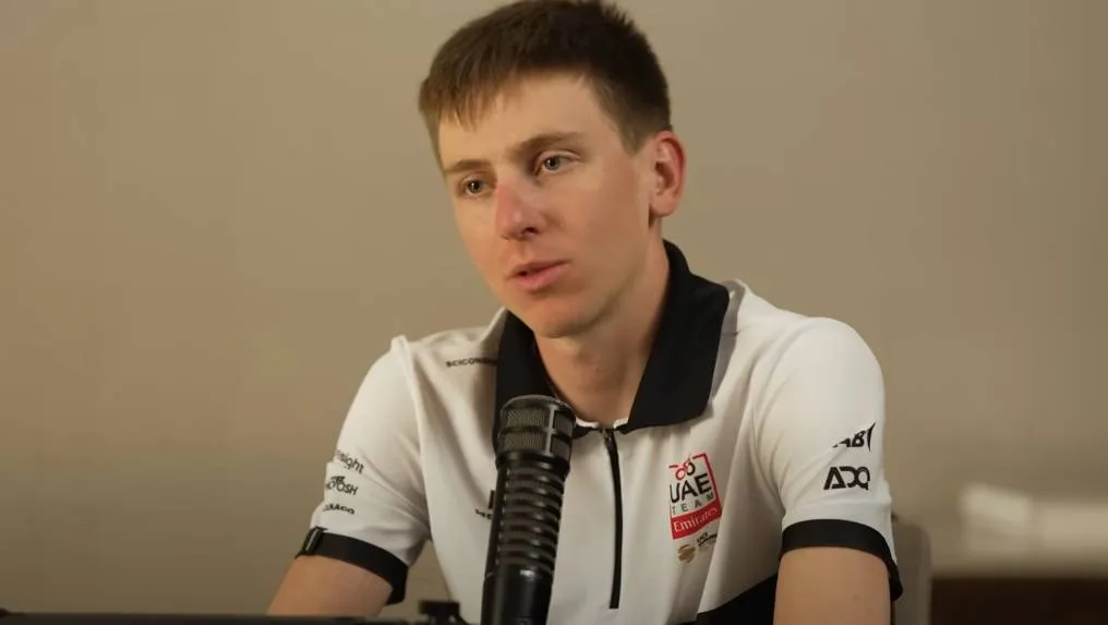 Pogacar hekelt 'onsportieve' Campenaerts en van Aert, maar die laatste prikt terug "Dat is best grappig..."