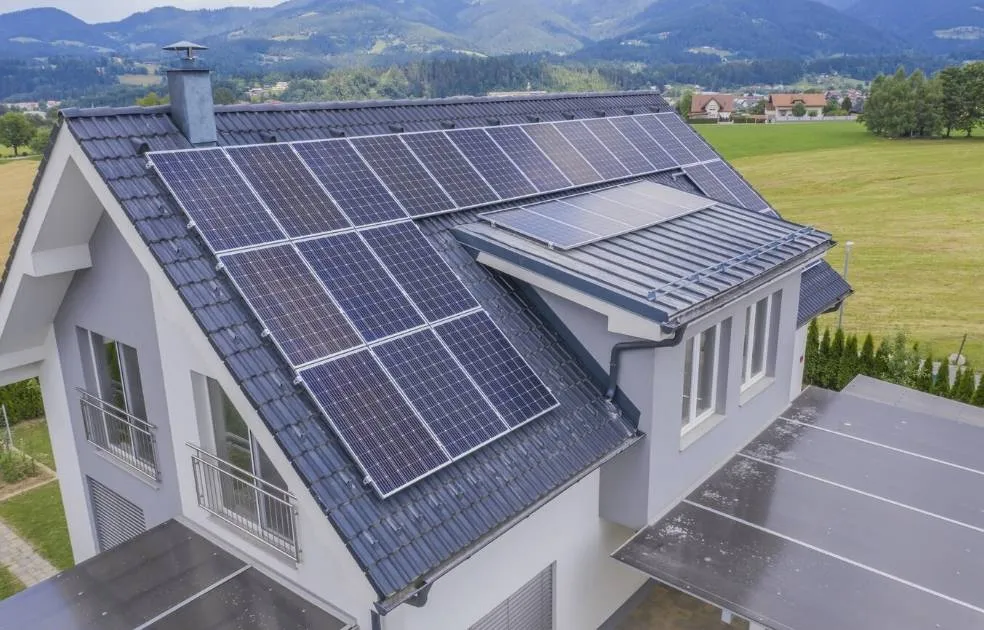 Vlaamse eigenaars van zonnepanelen lopen in de val: 'duurzaam' systeem blijkt vooral dure fabel