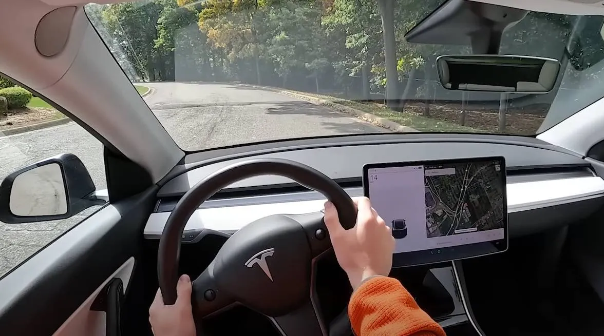 Tesla-eigenaars met meer dan 240.000 km op de teller onthullen hoe goed / slecht hun auto's het nu doen