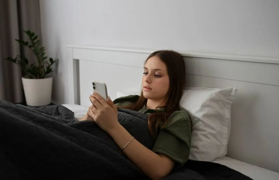 Recruiter test kandidaten met laatavond-sms om te zien of ze geschikt zijn voor de job