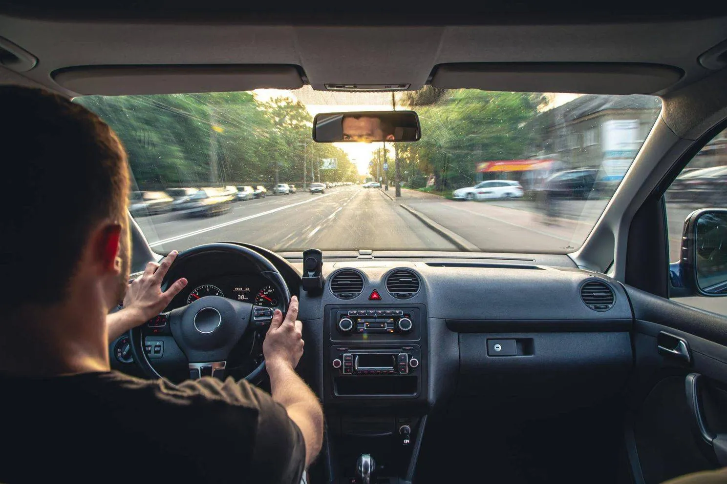 Populair bij Belgische chauffeurs, maar weinigen kennen de risico's van dit item in de wagen: "Er zijn juridische gevolgen"