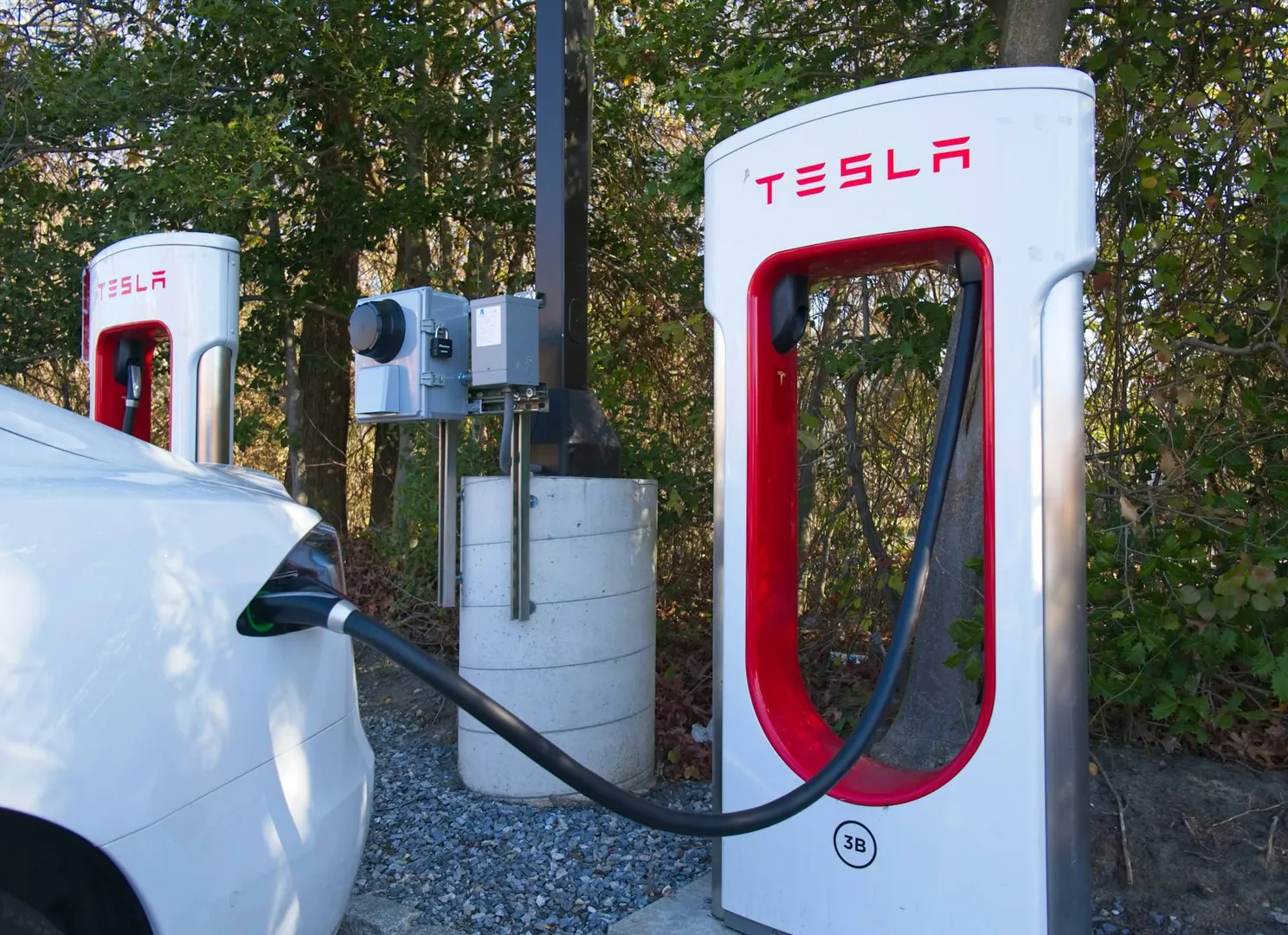 Tesla-eigenaar die in drie jaar 480.000 km reed, onthult verrassende impact op batterijgezondheid