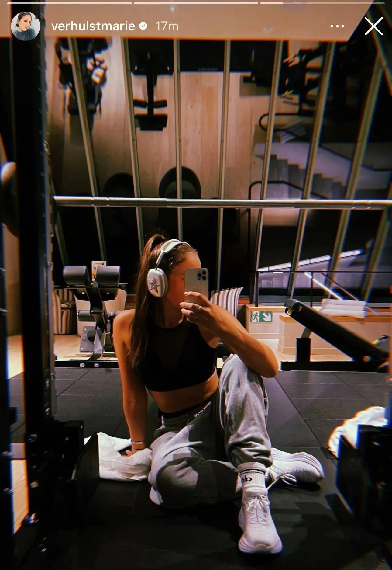 "Ik doe het drie keer per dag!" Marie Verhulst verklapt haar 'geheim' achter deze sixpack-foto's uit de fitness