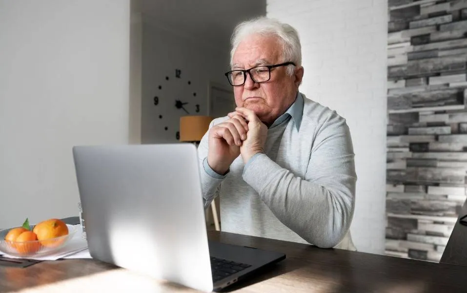 Hier komen de chatbot-echtscheidingen: verliefde man (75) wil vrouw verlaten na romance met AI-vriendin