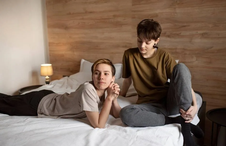 Niet 'gay' maar 'gray': steeds meer Gen Z'ers omschrijven zichzelf als 'gray-seksueel'. Wat is dat precies en hoe ontdekken ze het?