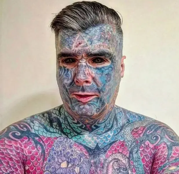 Matthew geraakt niet meer op pikante websites door leeftijdscontrole: "Gezichtsherkenning denkt dat ik masker draag!"