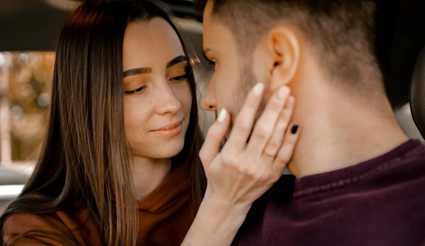 Tanja (30) en Kasper (25) waagden zich aan 'hamstering' : "Ik streelde zijn dij en dan namen mijn lippen het over..."