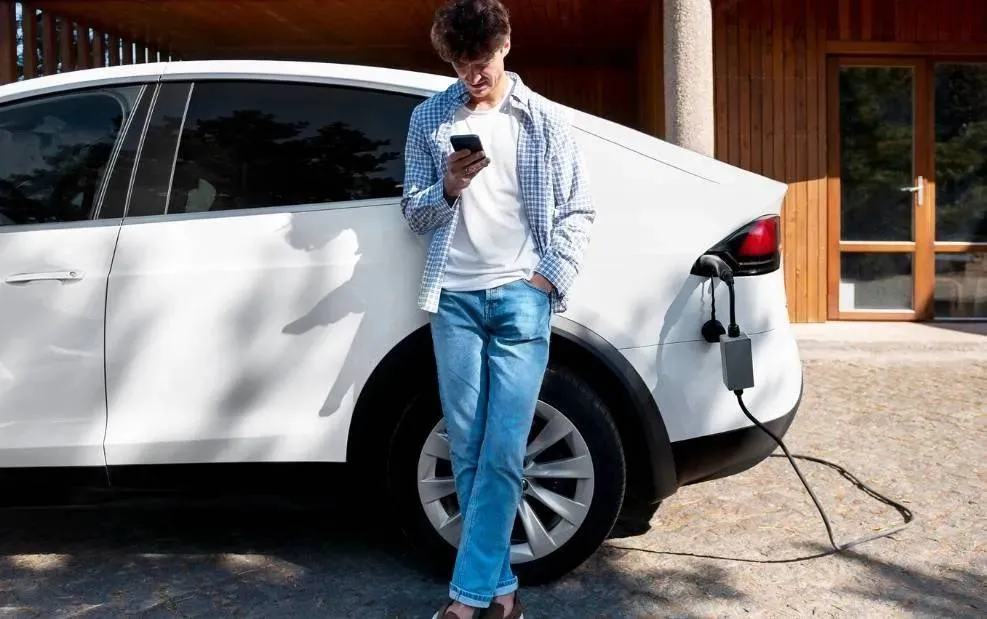 De kosten van elektrisch rijden: dit geven Belgen jaarlijks uit aan laadpalen en stroom