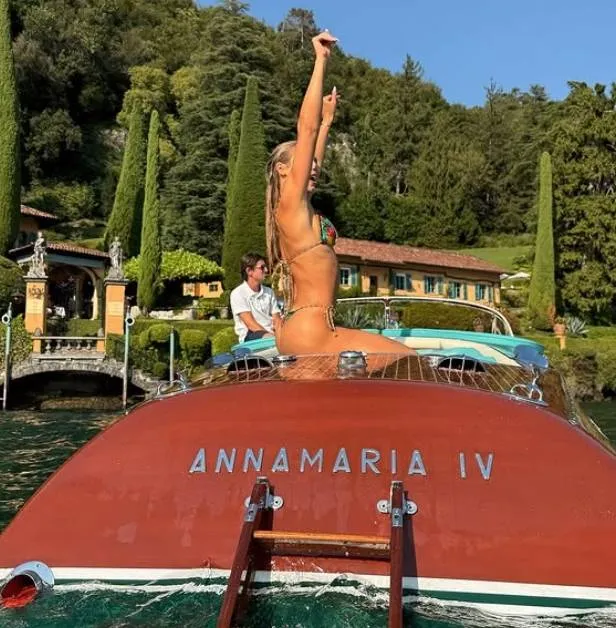 Snikhete bikinifoto's van Hollandse schaatsbom Jutta Leerdam, daar kan je toch elke dag naar zitten staren