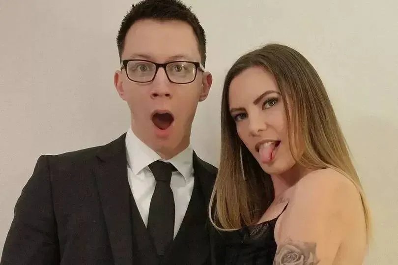 Liam vertelt in geuren en kleuren hoe zijn vrouw het deed met de loodgieter: "Daarna was het de elektricien, dan een klusjesman..."