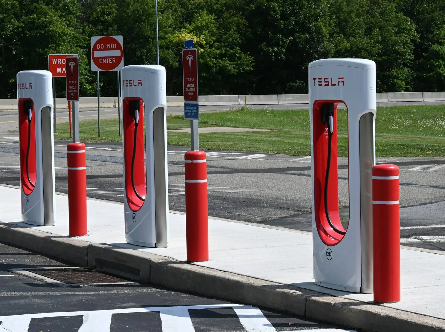 Tesla-eigenaar vergelijkt laadkosten met benzine over een jaar, en onthult schokkend verschil