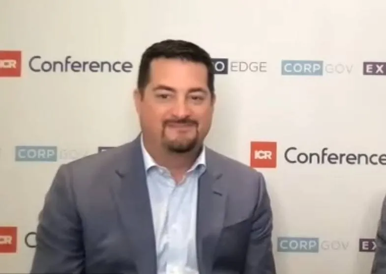 CEO die 1 miljard per jaar verdient onthult wat nieuwe werknemers altijd verbluft: "Ze kunnen amper geloven dat ik dit doe!"