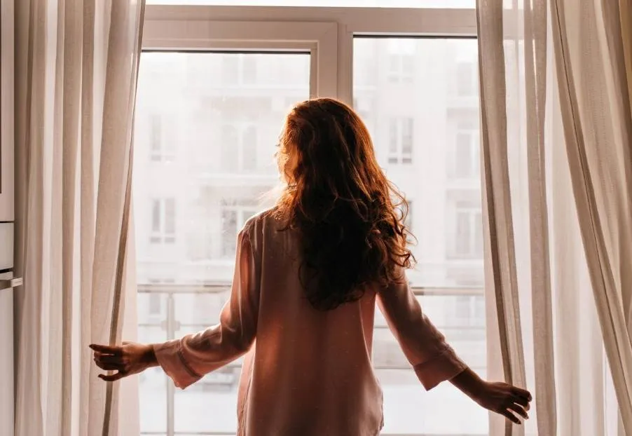 'Camgirl' onthult hoe haar werkdag eruitziet: "Eerst ontbijten en dan met mezelf spelen voor de camera!"