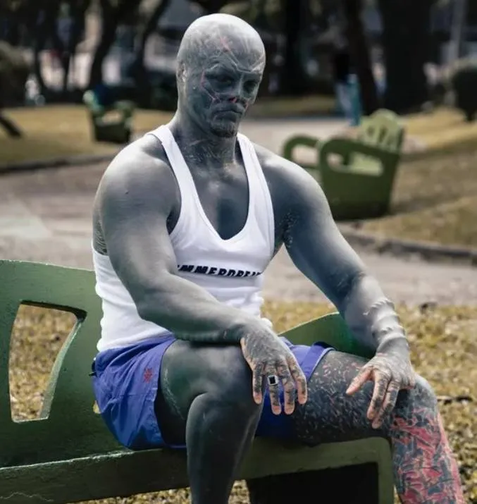 Even geleden, maar daar is hij weer: 'Black Alien' zegt dat zijn transformatieproject voor 71% voltooid is