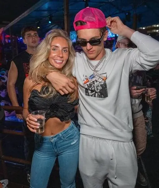 Daar is 'seriewipper' Bonnie (alweer): "Mannen doen het met mij omdat hun vrouwen lui zijn en te veel zagen!"