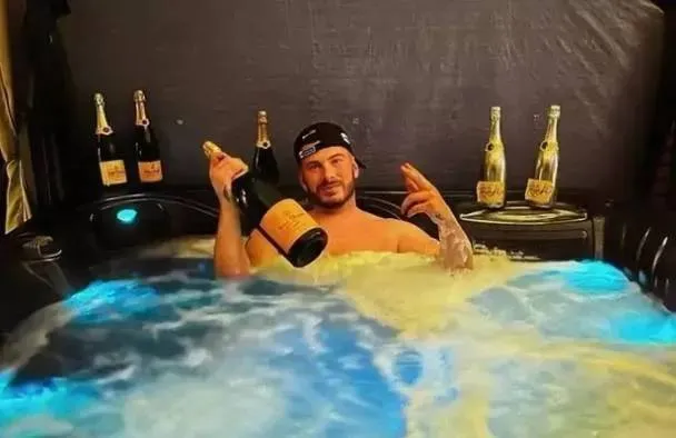 Benny sliep met meer dan 1.000 vrouwen, maar waarschuwt nu: "Eén ding maakte me helemaal kapot!"