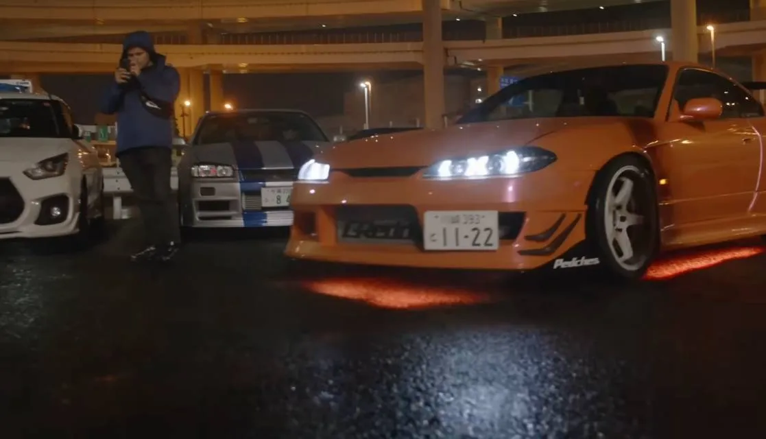 YouTuber onthult de krankzinnige onderwereld van illegale drift­races in Japan: "Bijna een mythische status!"