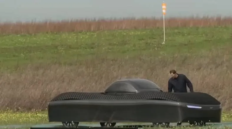 Beelden van de ‘eerste vliegende auto ter wereld’ doen iedereen hetzelfde zeggen, nadat de duizelingwekkende prijs wordt onthuld