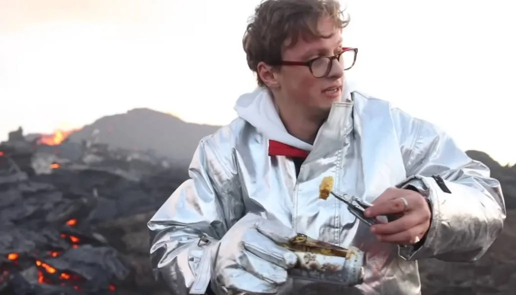 Man legt 1.600 kilometer af om… een diepvriesmaaltijd te bereiden op een actieve vulkaan