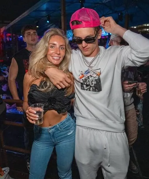 'Wipkanon' Bonnie Blue in vieze papieren nadat ze haar 'BangBus' parkeerde op Bali: "Veel dingen gevonden bij inval..."