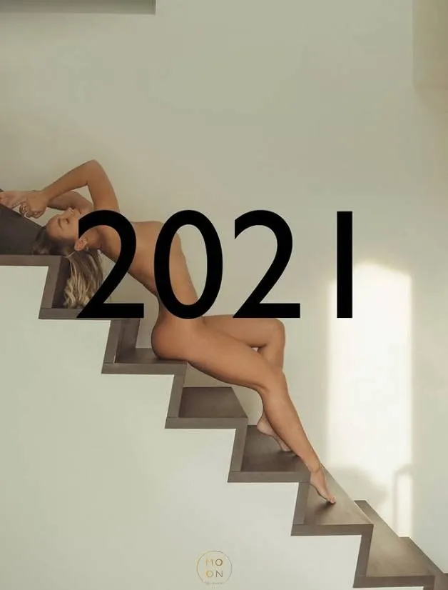 Luna Stevens gaat volledig uit de kleren om haar 'pikante' kalender voor 2026 te promoten: "Jij bent episch, babe!"