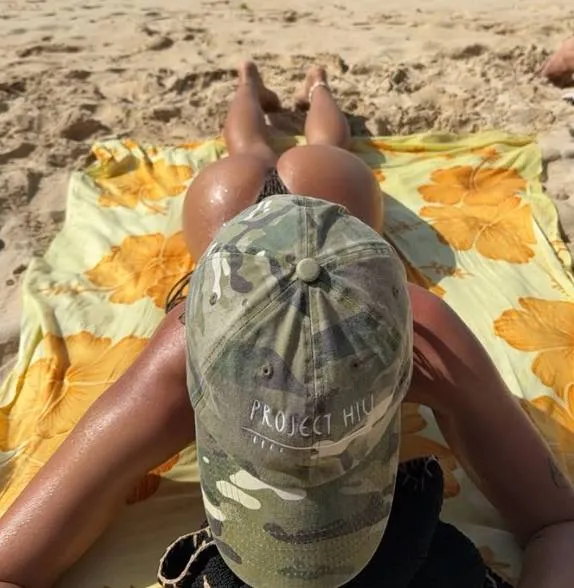 De Tantot-zusjes gooien nog eens wat kleren uit om te bewijzen dat ze de 'lekkerste tweeling op aarde' zijn (foto's)