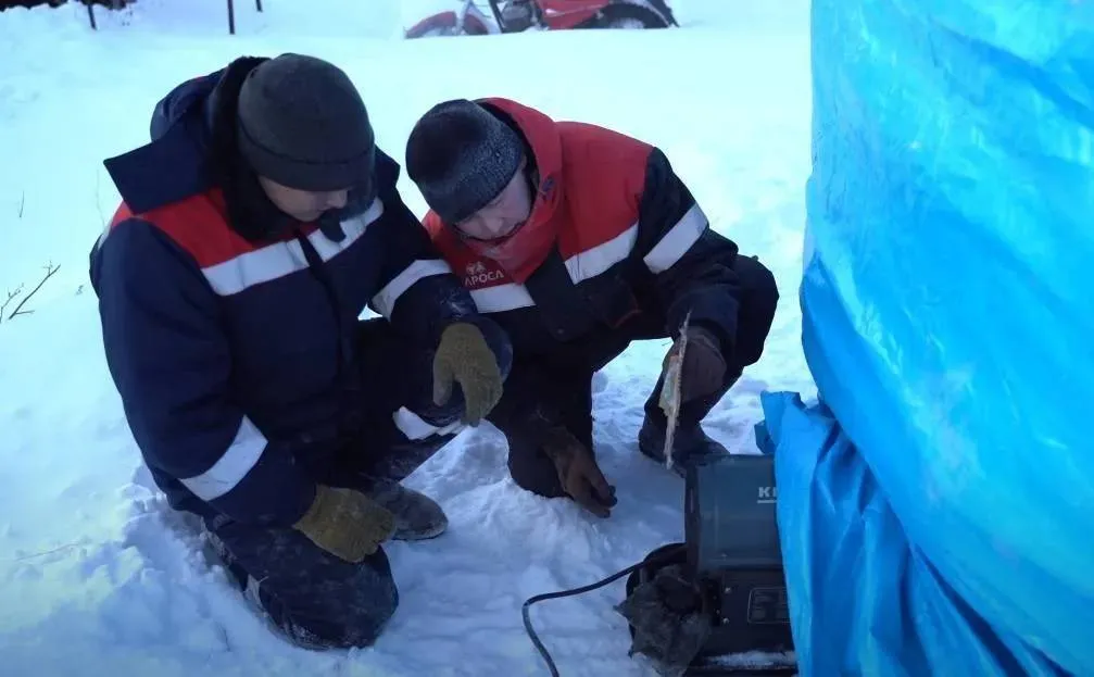 En jij vindt het al berekoud bij ons? Dit is krankzinnige 'proces' om auto te rijden in koudste stad op aarde bij -71 graden
