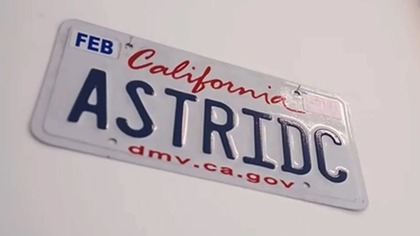 En plots mag iedereen zomaar de borsten van Astrid Coppens zien: "Schoon... en groot"