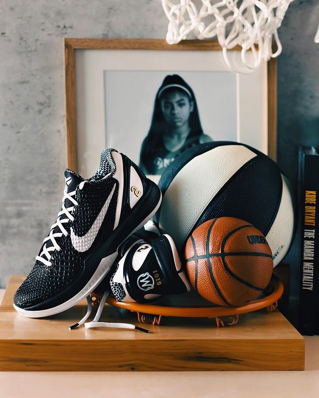 Bruce Hatoo is met zijn kleurrijke kiekjes de sneakerking van social media!