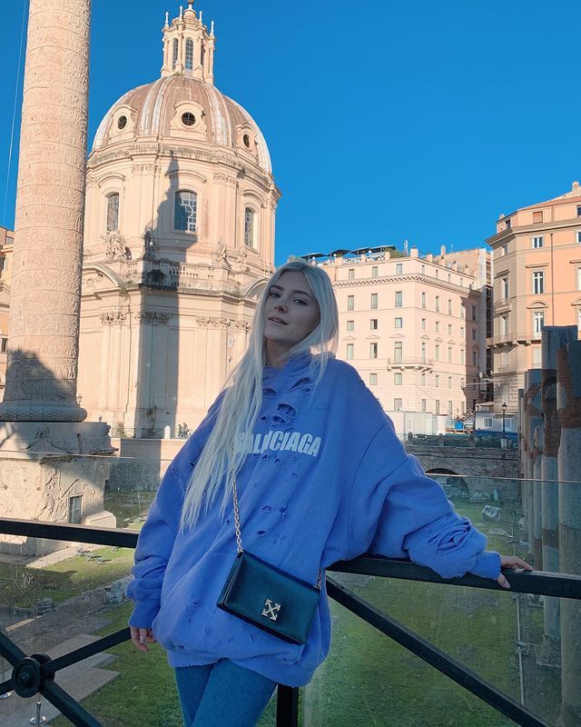 Eva Elfie is de nieuwe meest gezochte meid op je favo natuurfilm-site