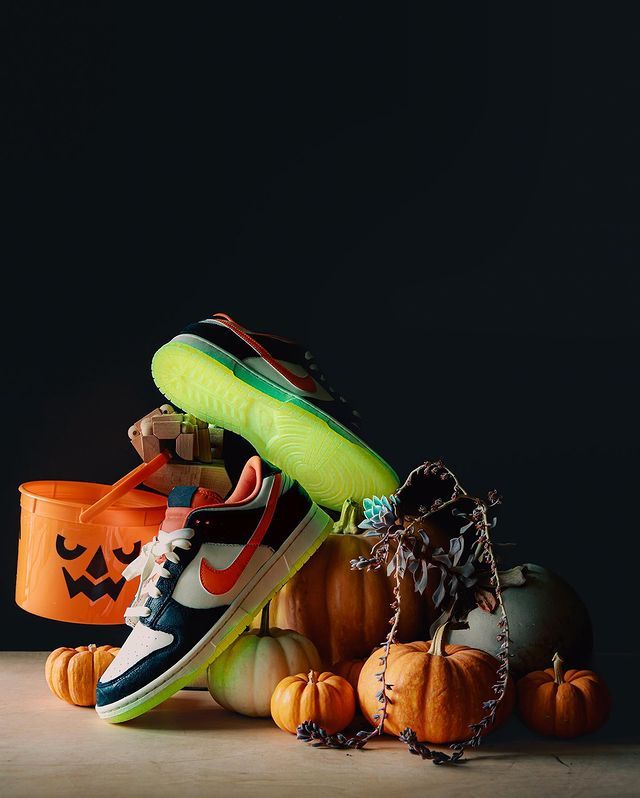 Bruce Hatoo is met zijn kleurrijke kiekjes de sneakerking van social media!