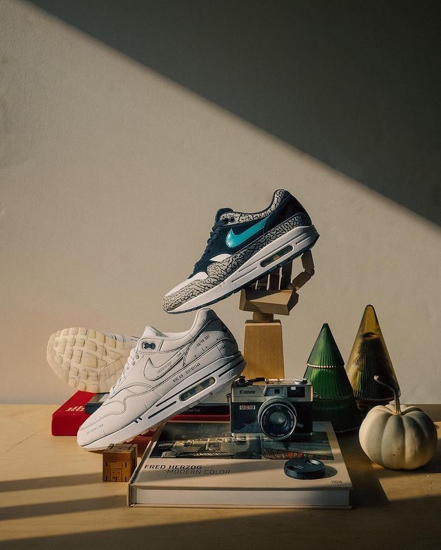 Bruce Hatoo is met zijn kleurrijke kiekjes de sneakerking van social media!