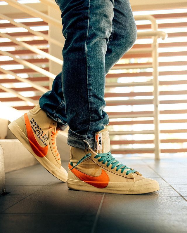 Bruce Hatoo is met zijn kleurrijke kiekjes de sneakerking van social media!