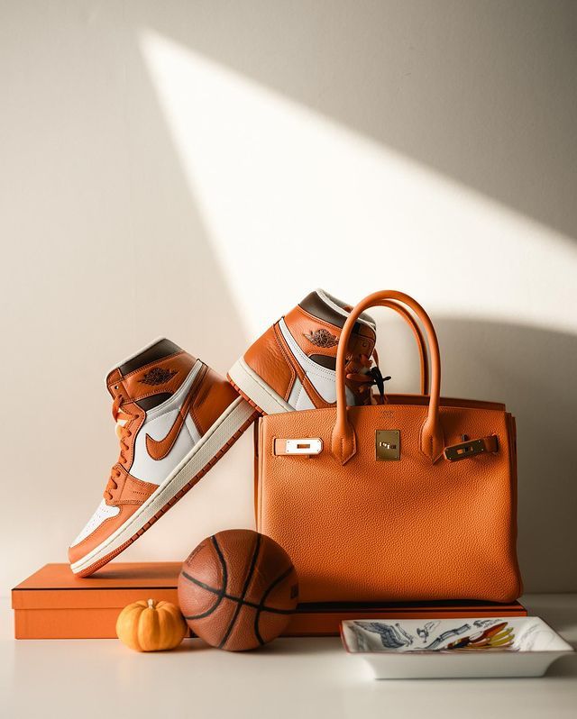 Bruce Hatoo is met zijn kleurrijke kiekjes de sneakerking van social media!