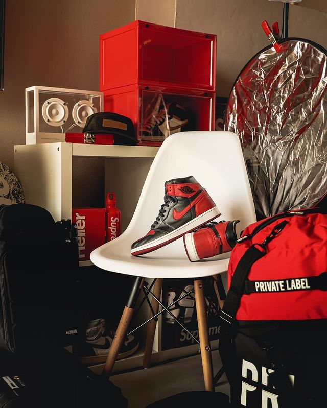 Bruce Hatoo is met zijn kleurrijke kiekjes de sneakerking van social media!